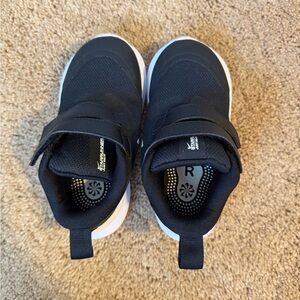 Nike Kids Black and White Velcro Sneaker